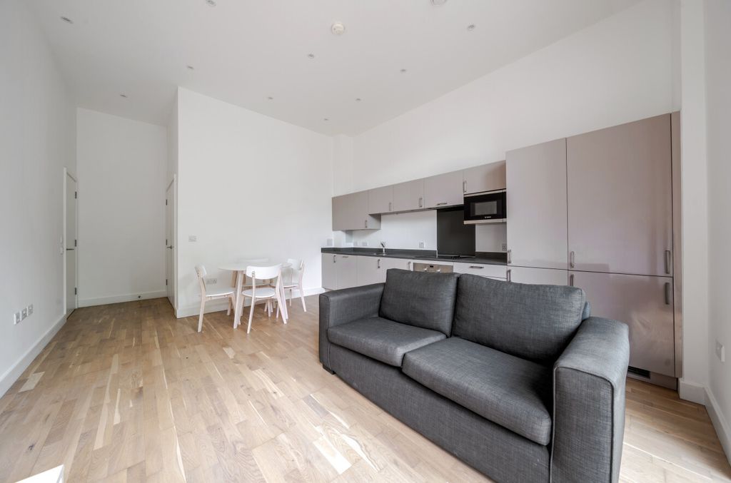 Property photo 3 of 17 5-681A13Fad600E-1...