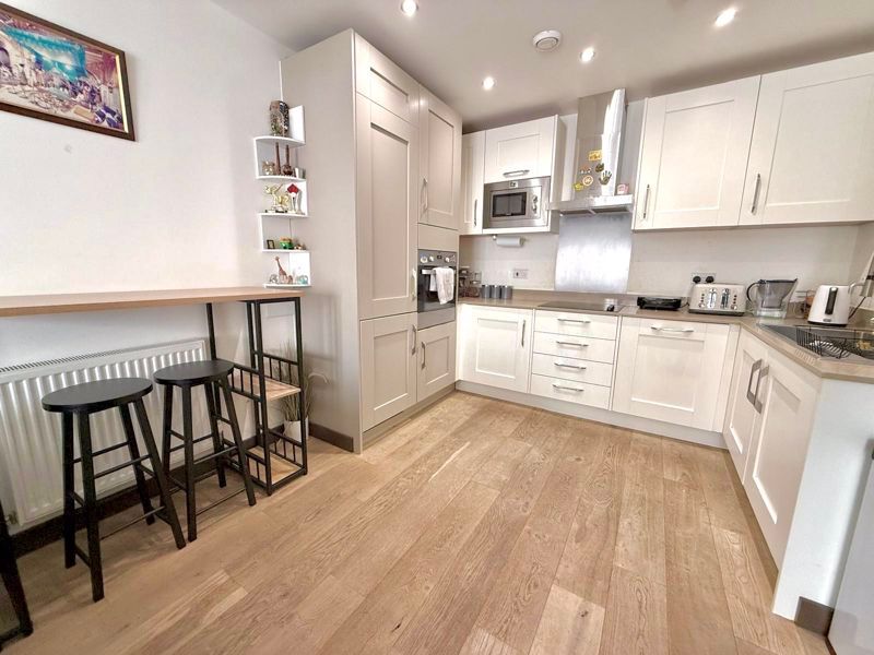 Property photo 3 of 12 Kitchen