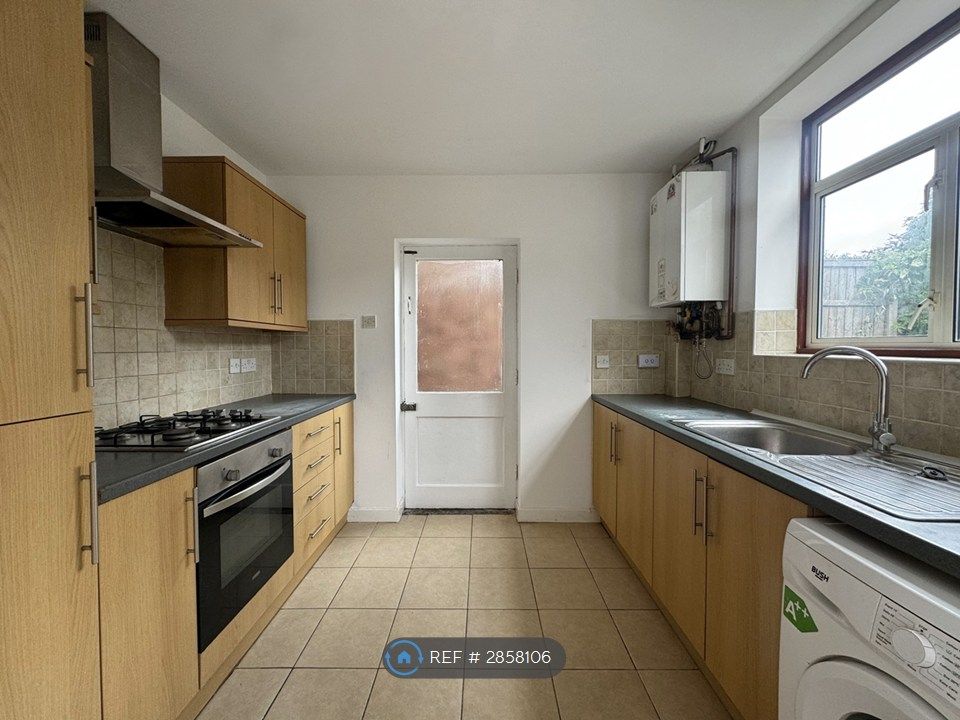 Property photo 1 of 10 Kitchen