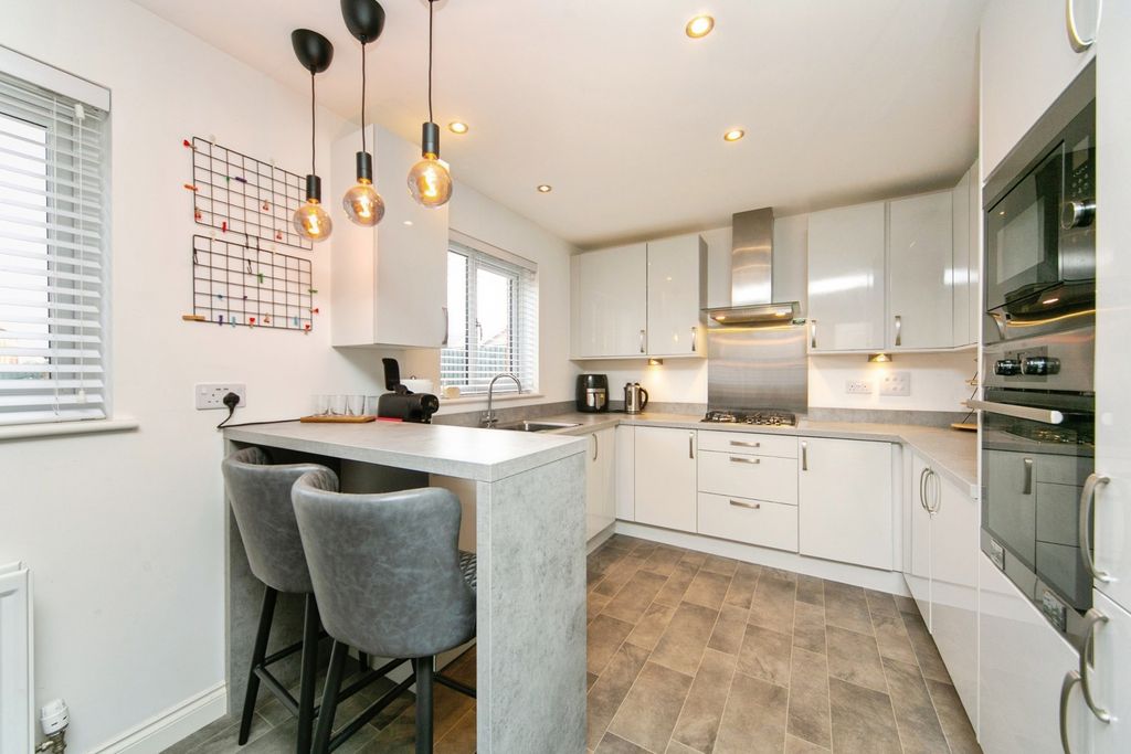 Property photo 2 of 25 Kitchen