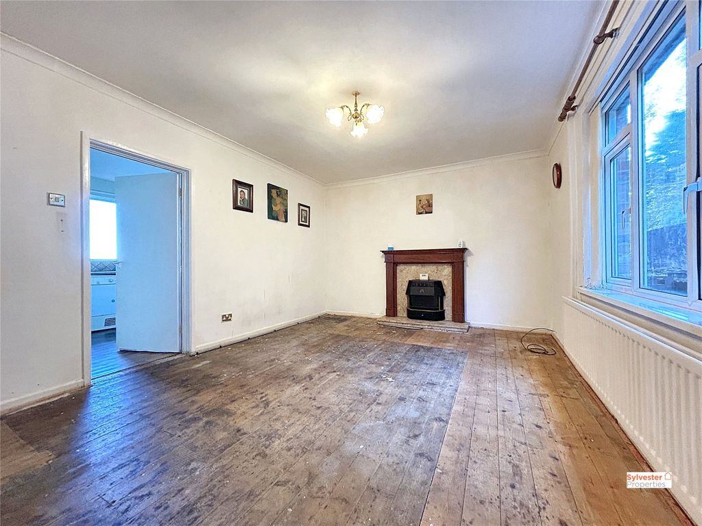 Property photo 3 of 14 Picture No. 11