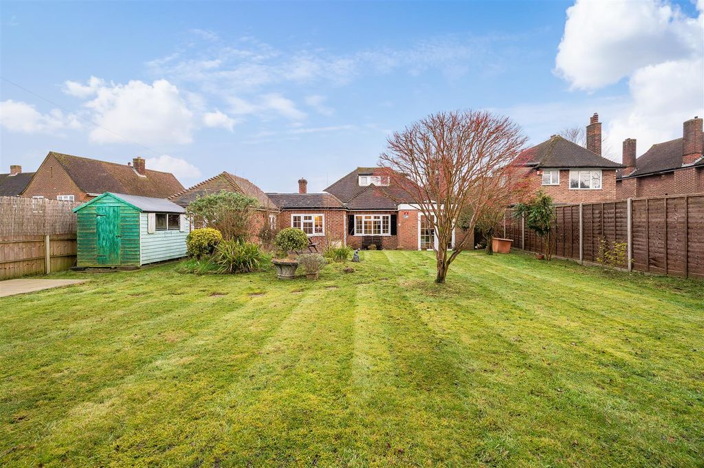 Property photo 2 of 29 Tattenham Way, 64- (17).Jpg