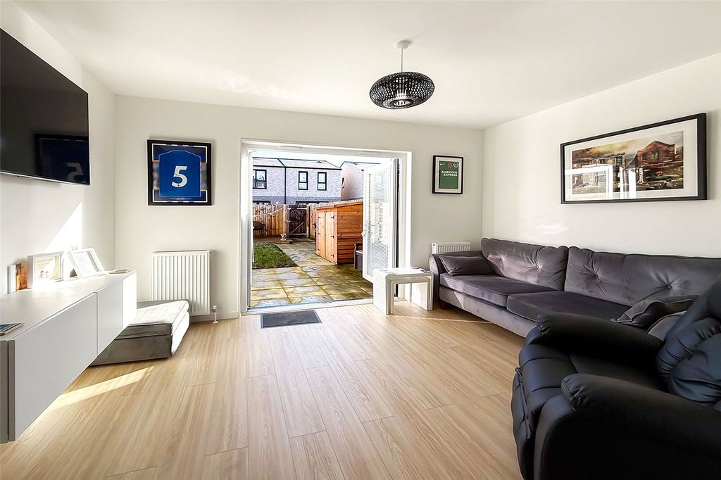 Property photo 3 of 16 Picture No. 12