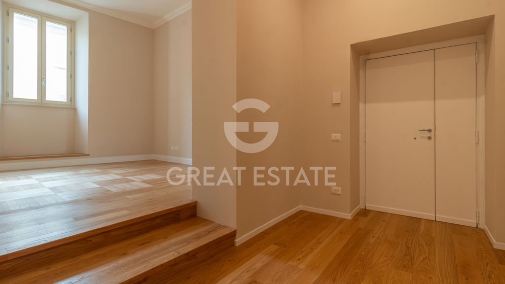 Property photo 3 of 19 Interiors