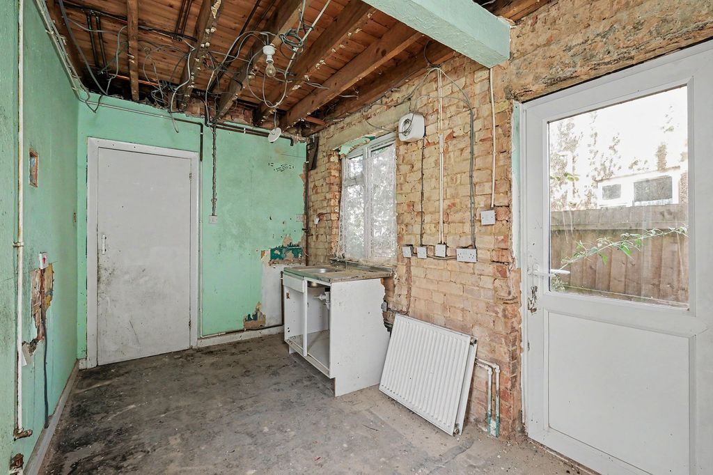 Property photo 2 of 40 217 Windsor Street Mk12 5Ds & 84 Gloucester Road, Wolverton, Milton Keynes, Mk12 5DX