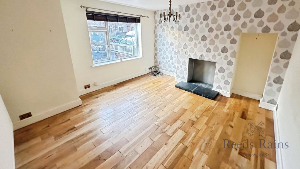 Property photo 2 of 11 Lounge