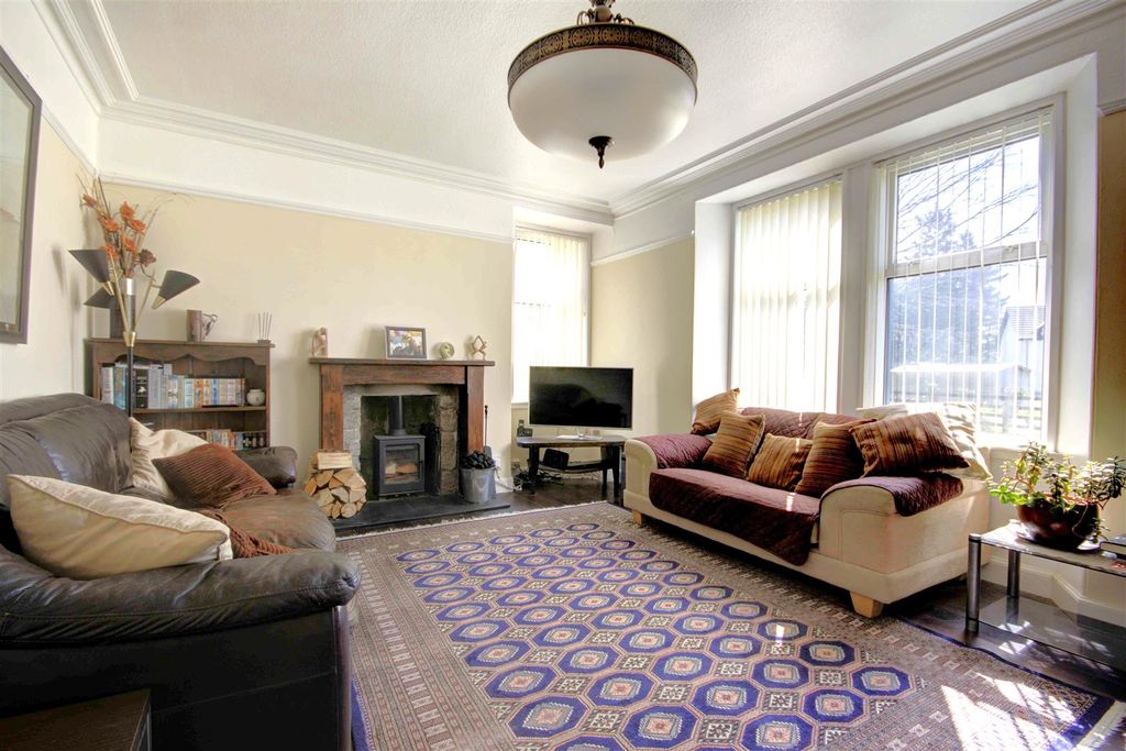 Property photo 3 of 37 Sitting Room