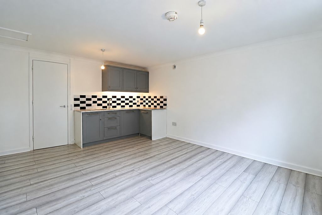 Property photo 3 of 7 Kitchen/Living Room