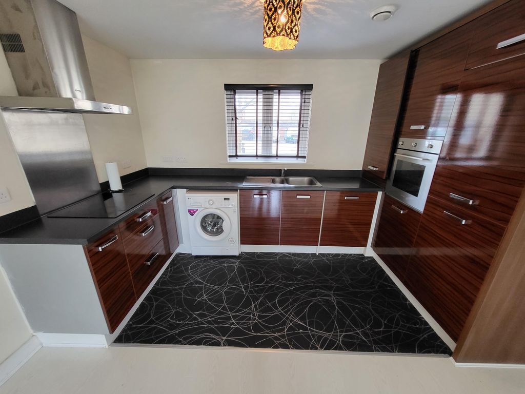 Property photo 2 of 10 Kitchen