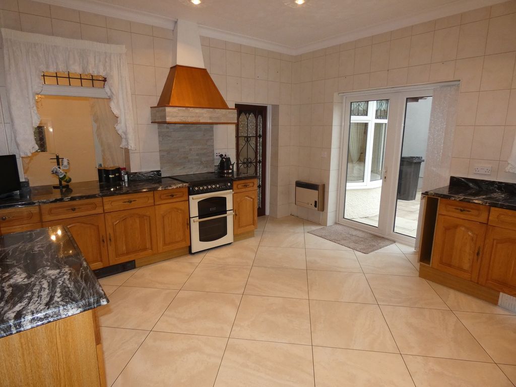 Property photo 3 of 24 Kitchen-Diner