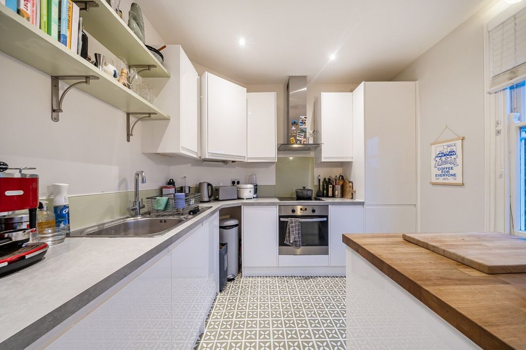 Property photo 2 of 12 Picture No. 11