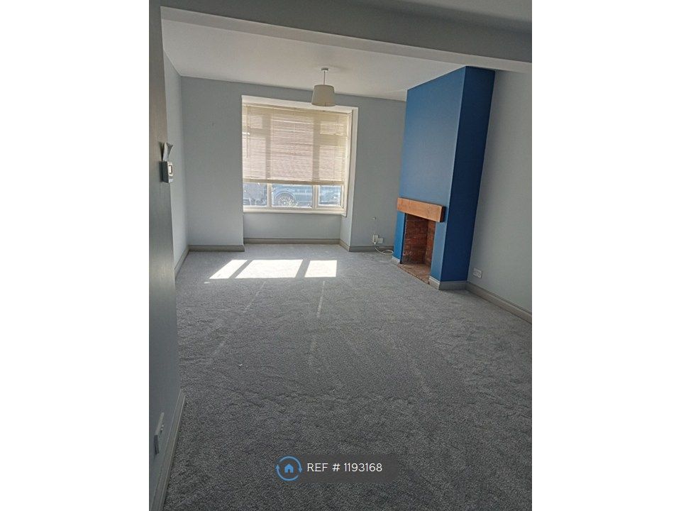 Property photo 2 of 18 Living Room