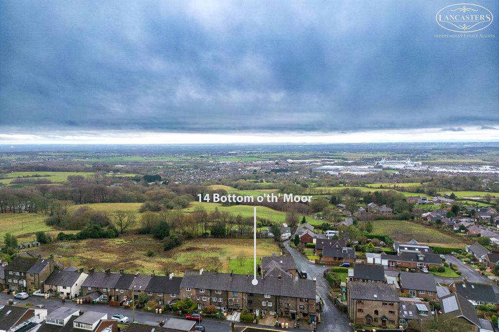 Property photo 3 of 17 Location