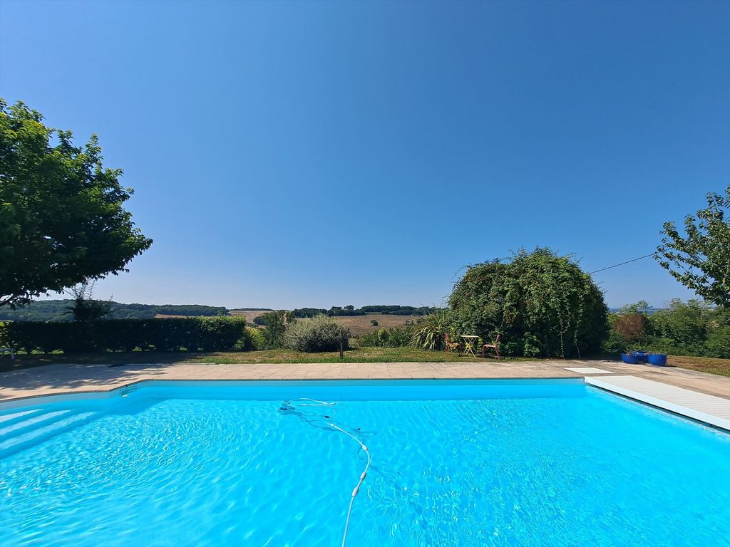 Property photo 2 of 30