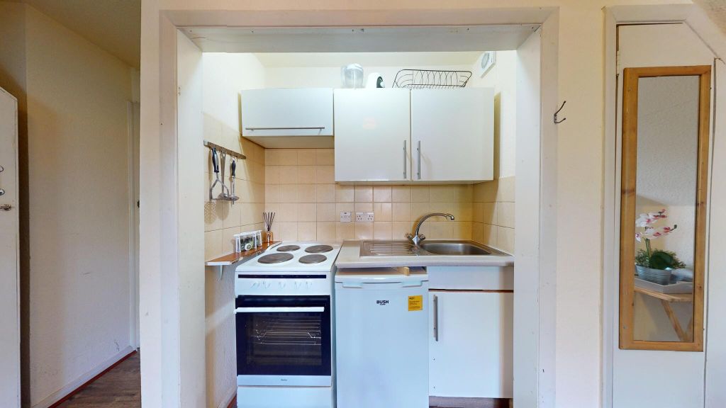 Property photo 2 of 10 Kitchen