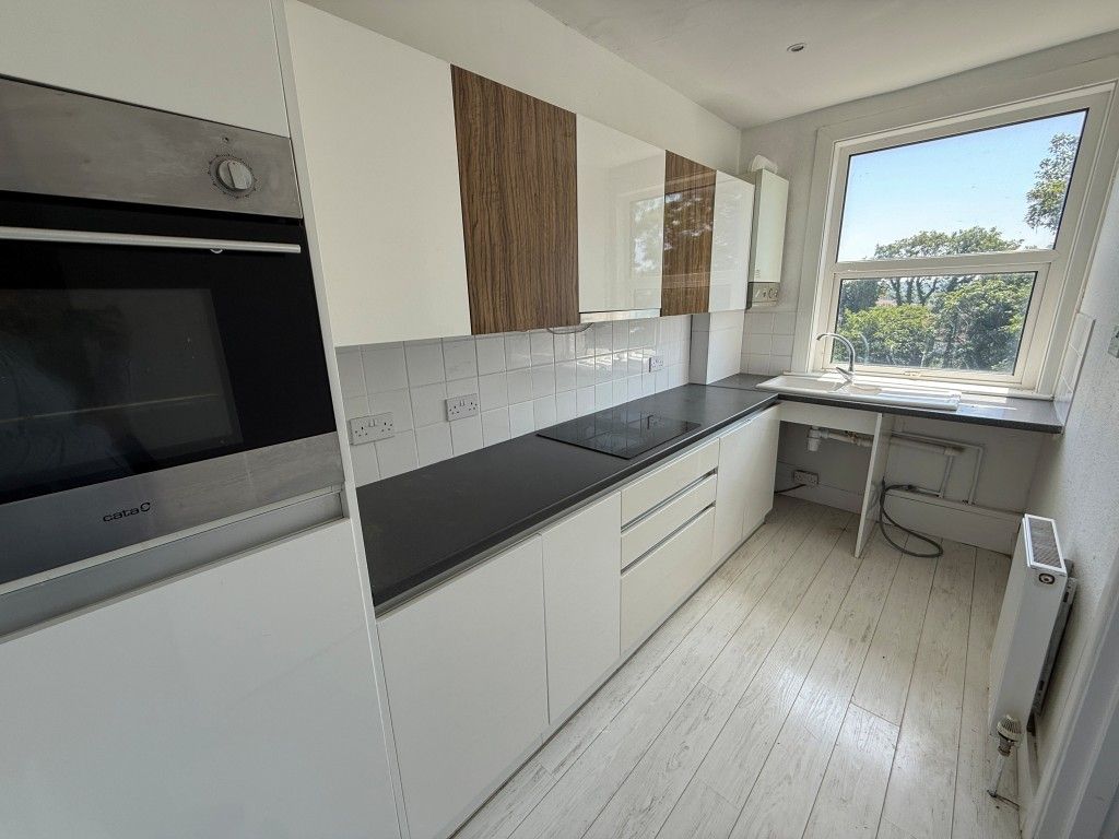 Property photo 2 of 6 Kitchen
