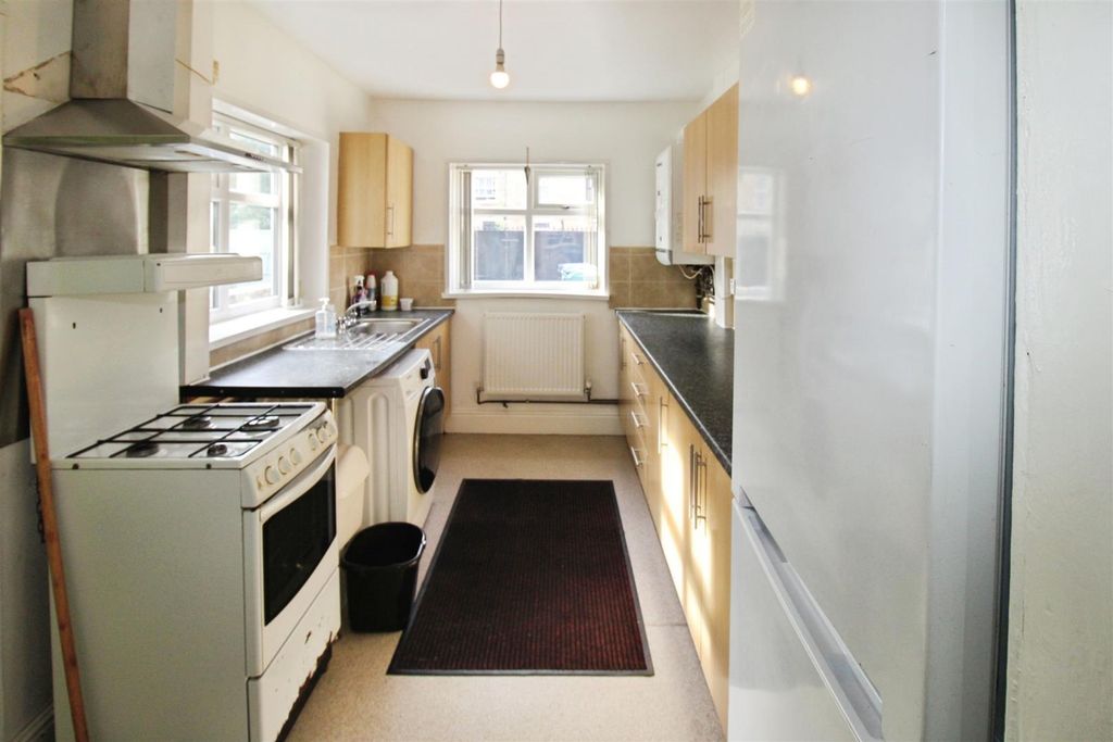 Property photo 2 of 20 Kitchen