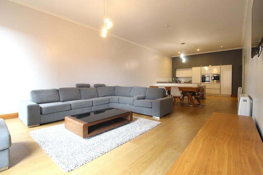 Property photo 1 of 16 Lounge