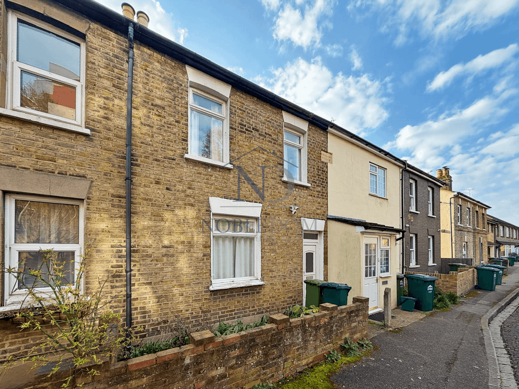 Property photo 1 of 11 3 Bedroom 2 Bathroom Terraced House In Staines