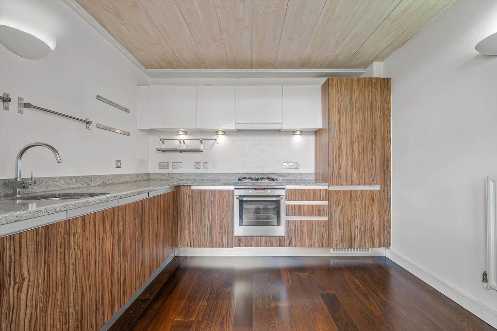 Property photo 2 of 18 Image