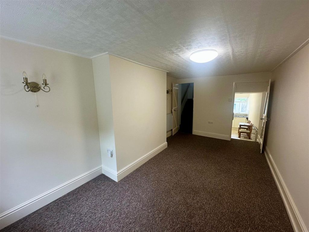 Property photo 3 of 10 3.Jpg