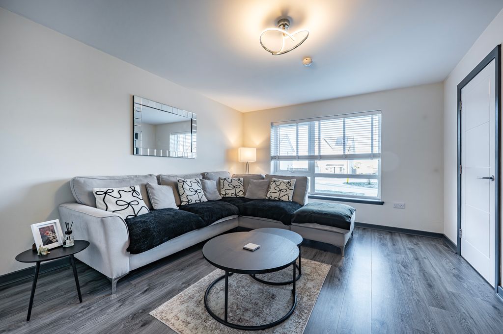 Property photo 3 of 44