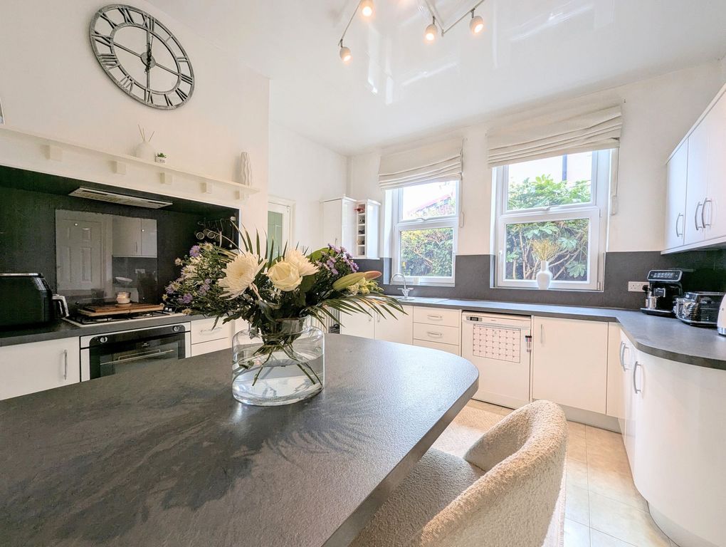 Property photo 3 of 25