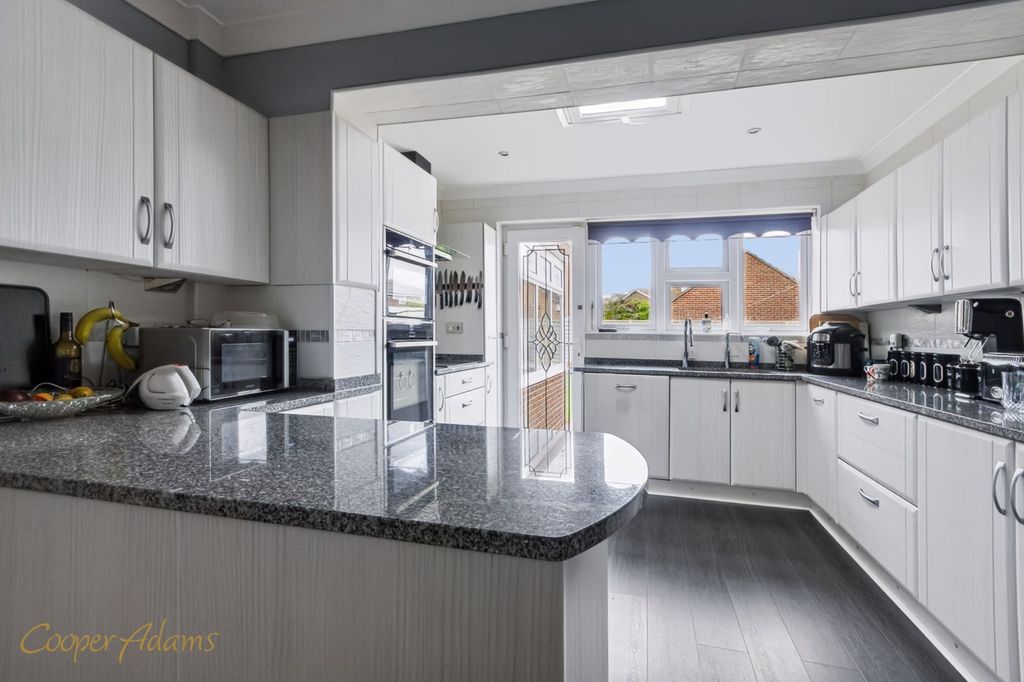 Property photo 2 of 18 Kitchen