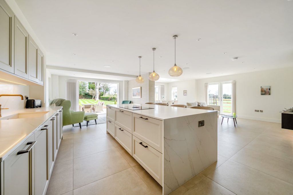 Property photo 3 of 34 Picture No. 77