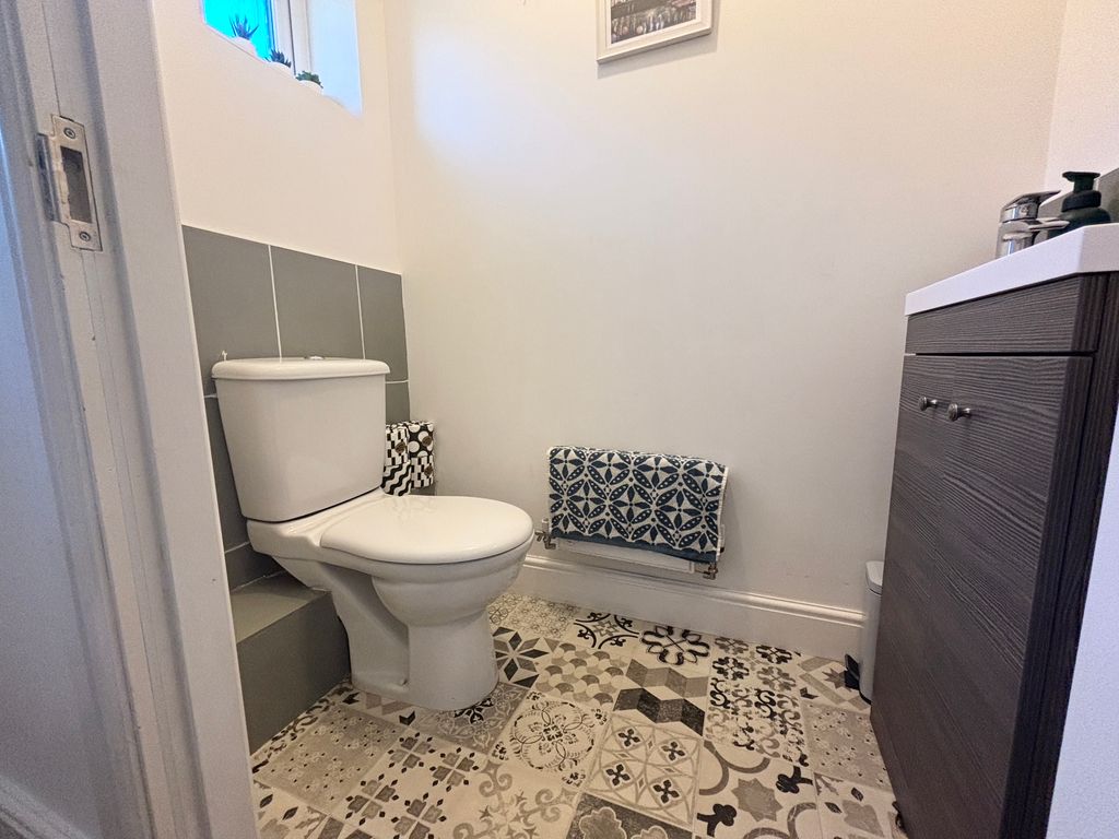 Property photo 3 of 35