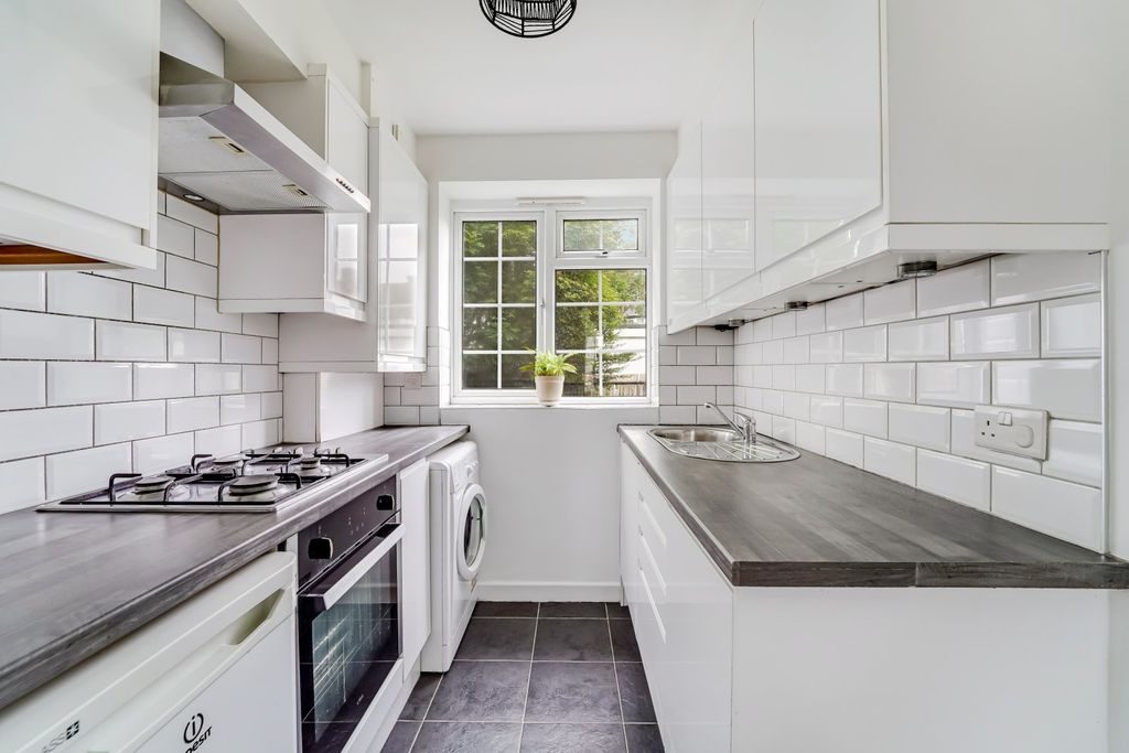 Property photo 2 of 12 Picture 2