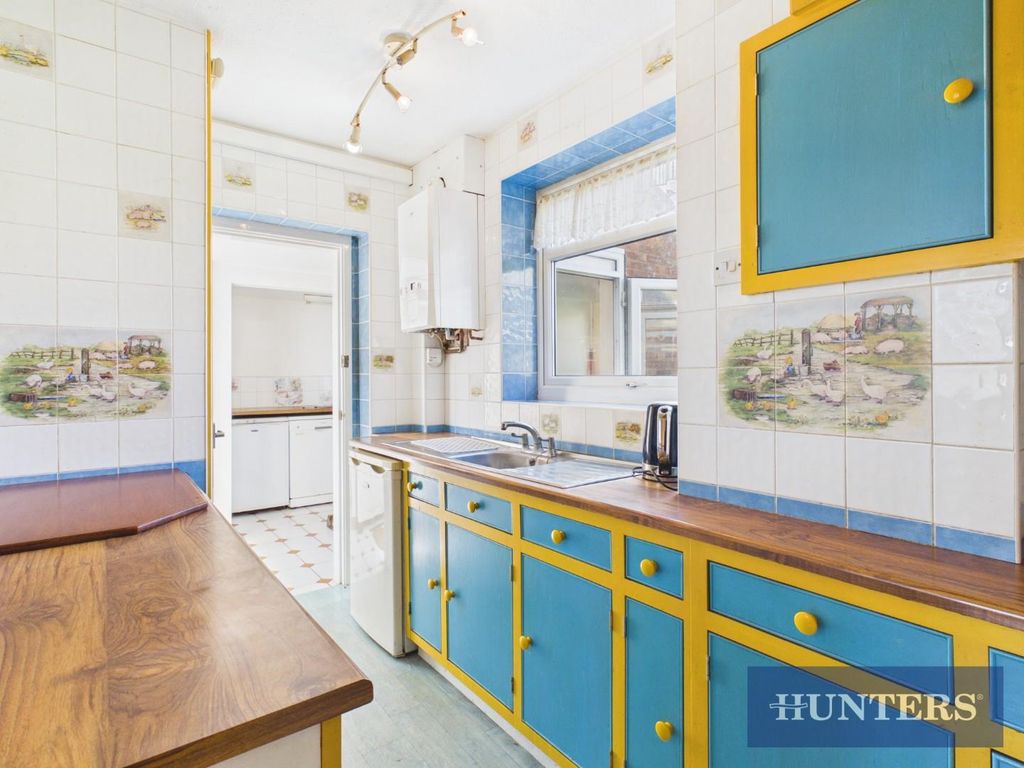 Property photo 3 of 21 Kitchen