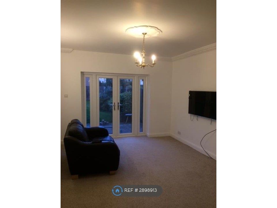 Property photo 3 of 16 Lounge, Rear Access To Garden