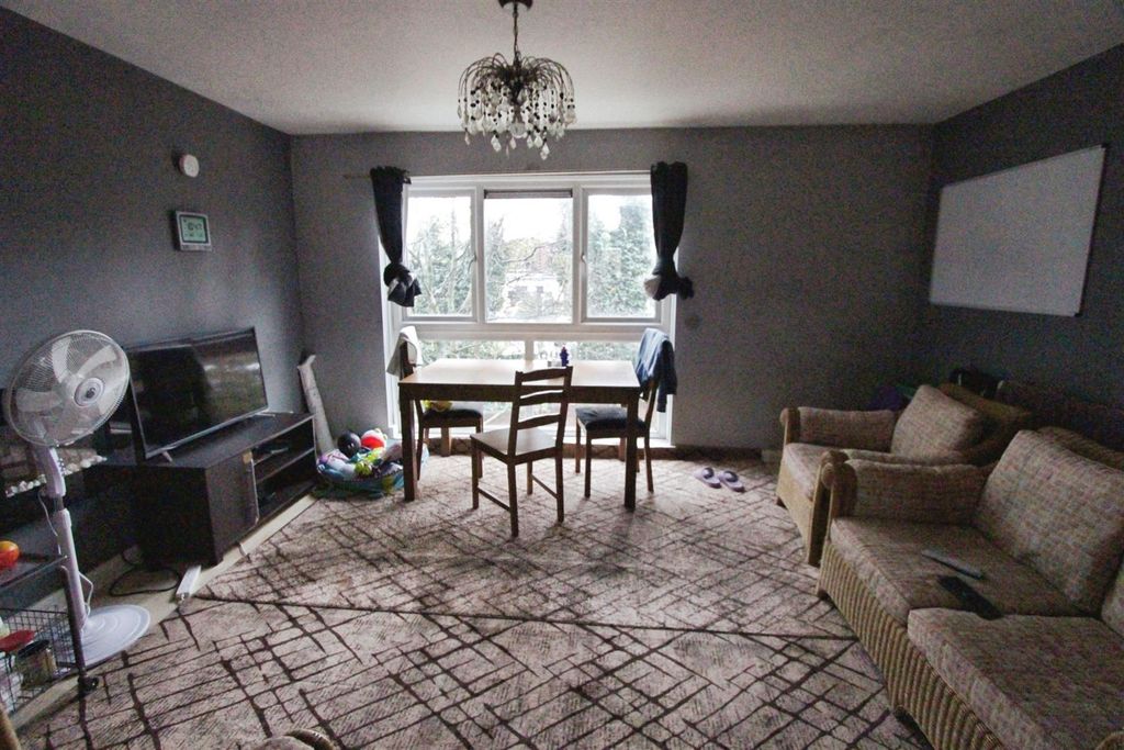 Property photo 1 of 6 354c812E-Living 20Room.Jpg