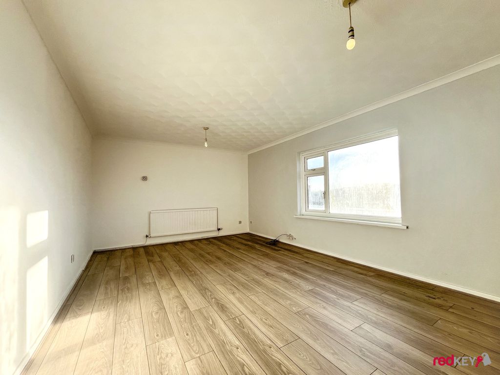 Property photo 2 of 6 Lounge