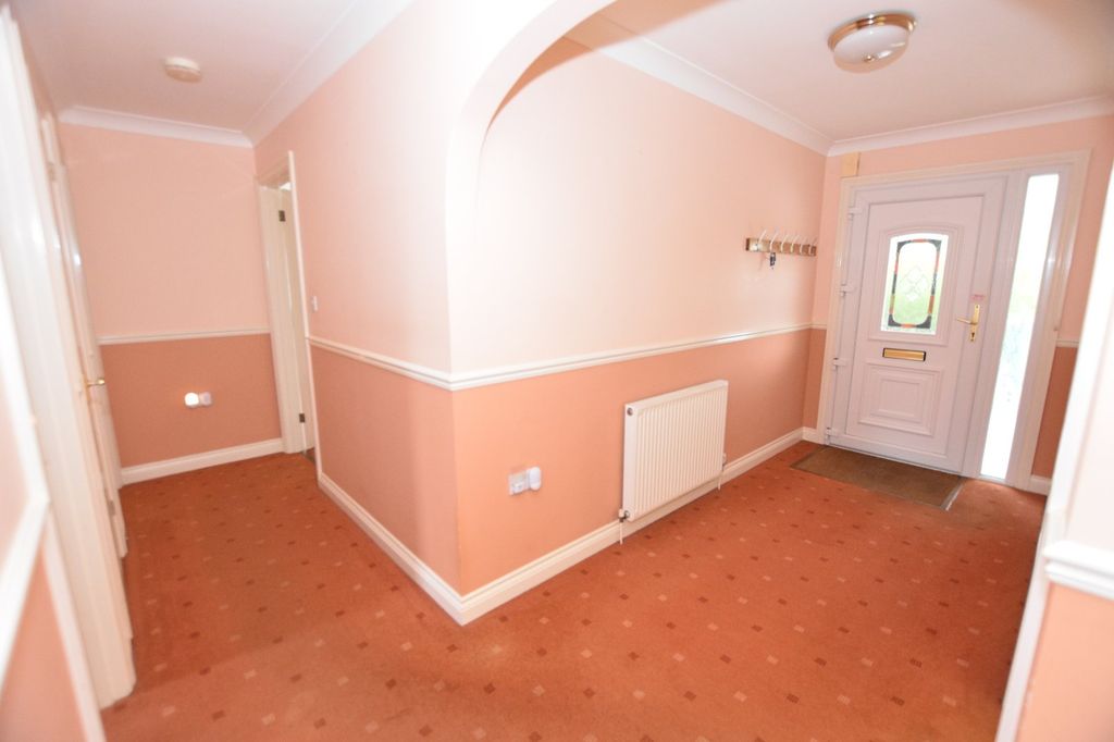 Property photo 2 of 21 Hallway