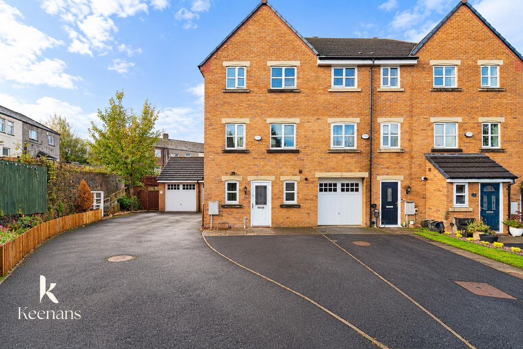 Property photo 1 of 42