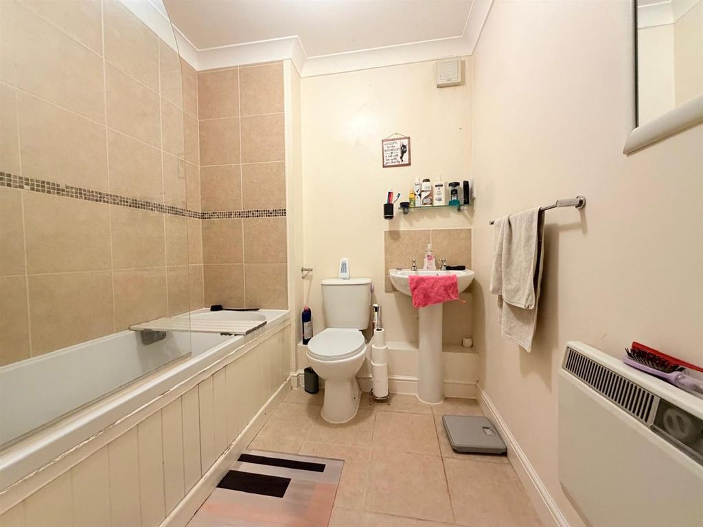 Additional image 6 of 2 bed flat for saleFairby Close, Tiverton EX16