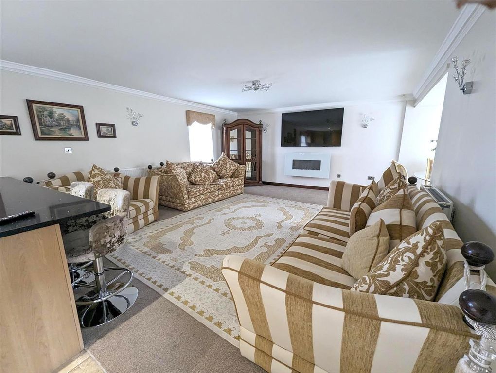 Property photo 3 of 13 Lounge/Dining Room