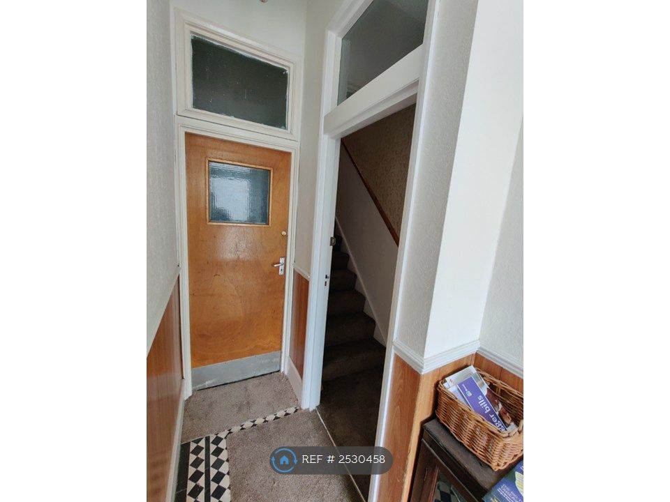 Property photo 3 of 20 First Floor Flat Entrance