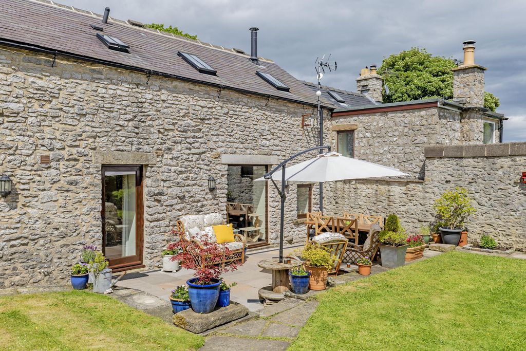 Property photo 1 of 37 Rear Garden