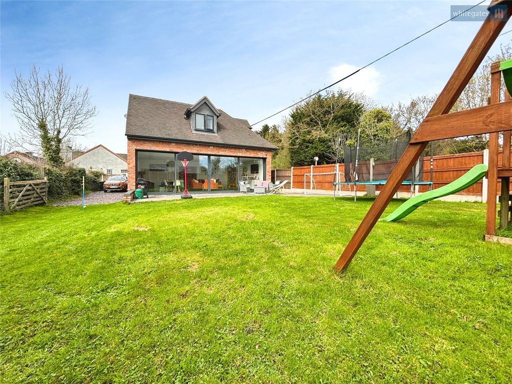 Property photo 2 of 23 Picture No. 28