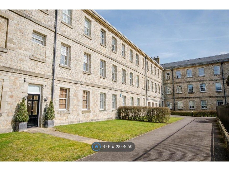 Property photo 2 of 28