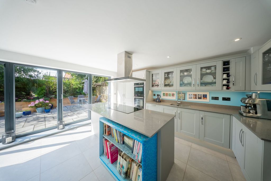 Property photo 2 of 15 Kitchen/Dining Room