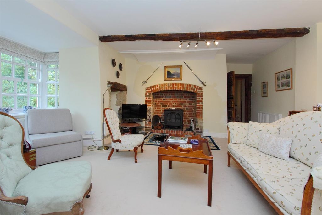 Property photo 3 of 16 103 The Close Ph12.Jpg