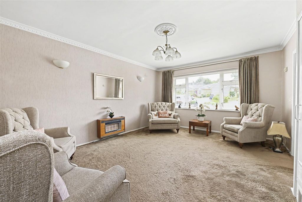 Property photo 3 of 12 72-Tuffnells-03.Jpg