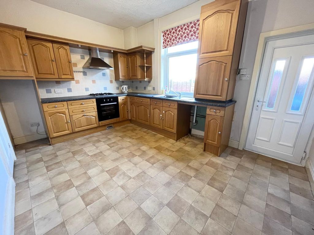 Property photo 2 of 17 Kitchen