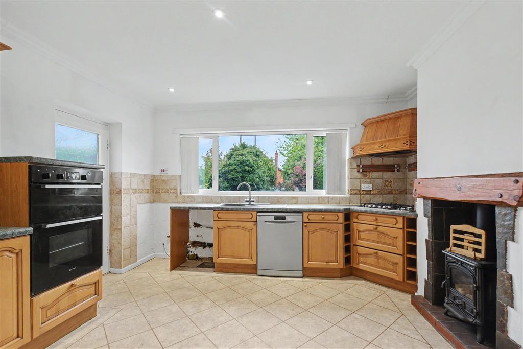 Property photo 3 of 23 Kitchen_1.Jpeg