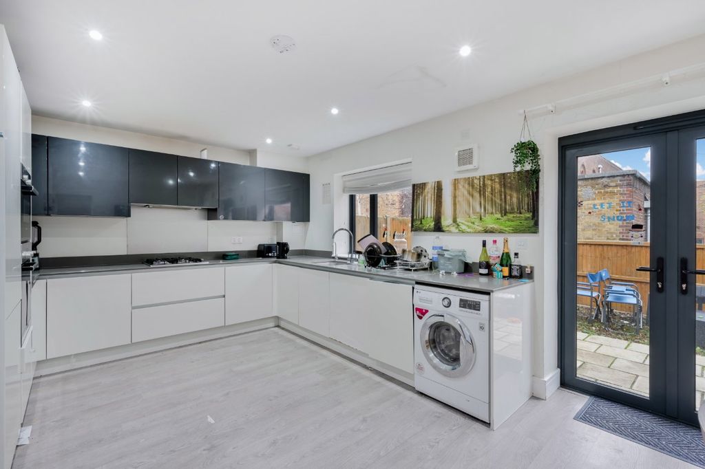 Property photo 2 of 11 Picture No. 02