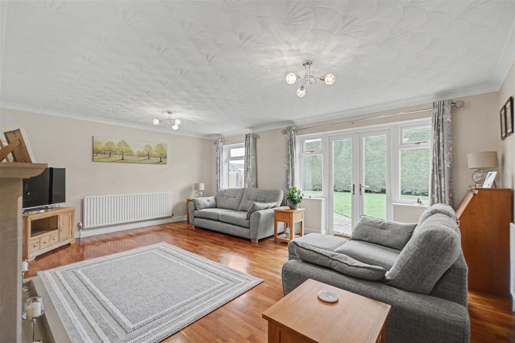 Property photo 3 of 32 Living Room